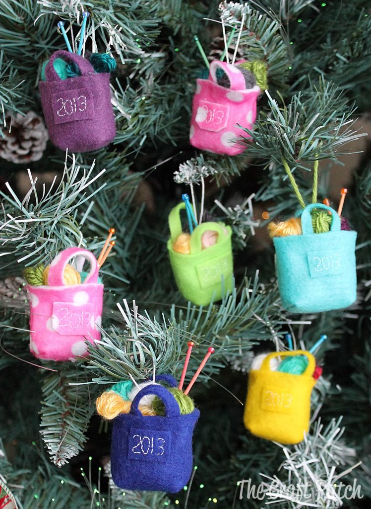 Tiny Tree Ornaments  Knitted christmas decorations, Knit