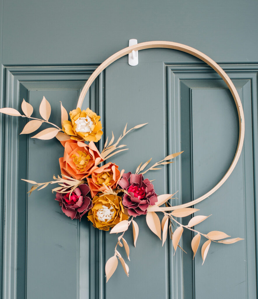 couronne de fleurs en papier pour l'automne